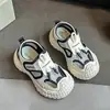 Sapatos infantis sandálias de menino estilo verão 2025 novo vazado sola macia sapatos infantis de malha simples sapatos esportivos leves respiráveis para meninos