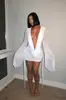 Vestido Curto de Malha com Mangas Longas, Decote em V Profundo e Transparência, Cor Lisa, Drapê no Pescoço e Faixas Laterais, Modelagem Justa, para Mulheres