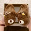 2026 Novas Pantufas de Algodão para Casa Versátil Touca de Dormir Ursinho Pantufas de Inverno Peludas Plus Veludo Quente Pantufas de Algodão para Casal