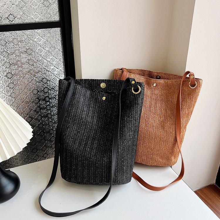 编织包女包新款潮2024夏草编简约百搭小清新水桶包个性单肩斜