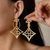 Pendientes de Oro Real de 18K Electrochapado con Forma de Flor Hueca de Cruz Europea y Americana, Pendientes de Estilo Minimalista de Nicho de Gama Alta