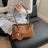 Bolso de Moda de Alta Gama y Elegante para la Axila para Mujer 2025 Nuevo Estilo Bolso de Mano Retro Moderno y Único Bolso de Hombro Elegante