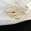 Pulseiras Metálicas Simples Transfronteiriças Europeias e Americanas, Pulseiras Populares de Estilo Cool, Nicho de Luxo Leve, Joias de Mão com Temperamento de Alta Qualidade