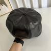 Nuevo Sombrero Octogonal de Ala Pequeña con Etiqueta Pequeña de Cuero PU Estilo Británico para Mujer, Versátil para Otoño e Invierno, Sombrero de Artista Adelgazante para el Rostro
