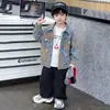 Chaqueta de mezclilla para niños, estilo primavera y otoño, nuevo modelo 2026, popular este año, chaqueta de estilo coreano moderna y genial para niños