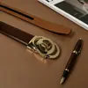 Nuevo cinturón de cuero para hombre con hebilla automática, cinturón de cintura liso de doble cara moderno para hombre, versátil para negocios, con letras, venta al por mayor desde el fabricante