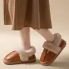 Bolsa Impermeable de Superficie de Cuero Simple Zapatillas de Algodón con Tacón para Mujer Invierno con Más Terciopelo Calientes Antideslizantes Suela Gruesa Ropa de Casa para Pareja Zapatos de Algodón