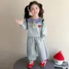 Conjunto de Sudadera con Capucha y Corbata Estilo Academia para Niñas Oso Pequeño Corazón Primavera/Otoño Estilo Chic Jardín de Infancia Casual Deportivo Conjunto de Dos Piezas