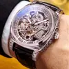 Reloj de lujo para hombre más vendido transfronterizo con relieve dorado, esfera calada a doble cara y correa de cuero con números romanos