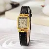 Nuevo Reloj Cuadrado Pequeño Retro para Mujer Reloj de Mujer Simple Correa Retro Romana Explosiones en Vivo de Lujo Ligero de Alta Gama