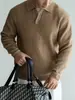 Suéter de Punto para Hombre 2026 Otoño/Invierno Tencel Terciopelo Canalé Vertical Media Cremallera Cuello Polo Estilo Old Money Hombro Caído