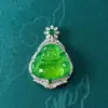 Collar para mujer con colgante bañado en plata con figura de Buda de calcedonia blanco hielo, diseños de hoja y calabaza, ágata y jade de Maitreya