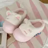 Fábrica de Sapatos Qidan Pantufas de Algodão Fofas para Mulheres no Outono e Inverno Casa Mais Veludo Quente Interior Solado Macio Calcanhar de Bolsa Sapatos de Algodão para Mulheres