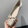 Primer Encuentro Brisa Suave de la Tarde Zapatos de Ballet 2026 Lazo Dulce Francés Punta Cuadrada Boca Baja Tacón Oculto Zapatos de Noche