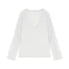 Camiseta branca fina microtransparente com decote em V e manga comprida, blusa feminina solta de verão com proteção solar, estilo casual e preguiçoso, macacão