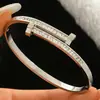 Pulseira de Unha Dupla Cabeça Europeia e Americana Transfronteiriça à Prova d'Água, Não Desbota, Aço Titânio Cravejada com Diamantes, Moderna e Versátil, Luxo Leve com Sensação de Alta Qualidade