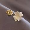 Broche de alta gama de moda de Corea del Sur para mujer, con hebilla de toalla de seda con diamantes de imitación, hebilla antiluz, ramillete de cristal, alfiler, joyería de perlas