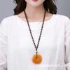 Nuevo Estilo Étnico Retro Colgante de Cera de Abeja Antigua Madera de Ala de Pollo Collar Largo Cadena de Suéter Marca Wushi para Mujer Accesorios de Algodón y Lino