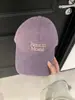 Gorra de béisbol morada bordada con letras estilo coreano para mujer, adecuada para primavera y verano, circunferencia de cabeza grande, hace que la cara se vea más pequeña, gorra versátil para protección solar