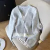 Cárdigan de punto azul de dos piezas falsas con cuello en V para mujer, diseño elegante, manga larga, suéter, capa base, cárdigan exquisito para llevar encima