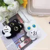 Novo Pingente de Bolsa de Casal Gato Preto de Pelúcia Olhos Grandes Segurando Peixe Boneca Super Fofa Chaveiro Pingente de Mochila Venda por Atacado