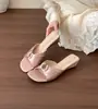 Primeiro Encontro com Fragrância de Damasco Claro: Sandálias plataforma com fivela de metal plissada estilo francês para mulheres, adequadas para o verão, podem ser usadas com saias, bico aberto