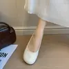 Sapatilhas Baixas Coreanas de Couro Sintético com Dedos Divididos Sapatos Baixos Femininos Casco de Porco Split Toe Baixa Temporada 2026 Mocassins Slip-on de Solado Macio Sapatos para Dirigir Sapatos Feijão
