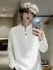 Camiseta Henley de color blanco grisáceo, corte regular, manga larga para hombre, sudadera de peso pesado otoño estilo americano patchwork deconstruido, capa base de cuello alto