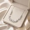 Collar de Flor de Glicinia Sonriente para Mujer Diseño de Nicho Ins Estilo de Alta Gama Cadena para Clavícula con Colgante de Hoja y Circonita Accesorios Venta al por Mayor