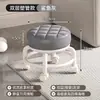 Taburete Pequeño Giratorio con Ruedas para Uso Doméstico, Taburete Bajo con Soporte Lumbar, Respaldo Acolchado Grueso Silencioso y Suave, Silla Pequeña con Ruedas para Movilidad y Estar Sentado Largo