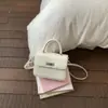 Bolsos Pequeños de Moda para Mujer Este Año 2026 Nuevo Bolso de Hombro Cruzado Versátil de Verano Bolso de Mano Cuadrado Pequeño Estilo Coreano