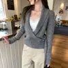 Lindo Suéter de Tricô para Outono Inicial, Usar Sozinho, Decote em V Cruzado com Cadarço, Blusa de Tricô Super Bonita, Leve e Madura para Mulheres, Novo Top de Outono