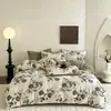 Conjunto de cama de linho amassado vintage de luxo leve, conjunto de quatro peças com estampa floral, conjunto de capa de edredom para estudantes, três peças, estilo caixa de presente, atacado