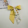 Lenço de Seda Fino Amarelo Realçador de Cor para Mulheres, Versátil para Prender o Cabelo, Decorar Bolsas, como Lenço de Pescoço, Faixa de Cabelo ou Acessório de Moda Elegante para o Dia a Dia
