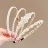 Diadema de Nuevo Estilo 2026 con Diseño de Corona Alta, Elegante Pasador de Perlas Artificiales, Diadema de Lujo Ligero Inspirada en Chanel para Uso Diario con Dientes