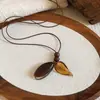 Nuevo Collar Colgante de Resina Estilo Étnico Chino Marrón Retro para Mujer Lanyard Cadena de Clavícula Accesorios Nuevo Estilo 2026