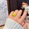 Anel de Hortênsia Dourado Nobre Retrô para Mulheres Novo Estilo Chinês Luxo Leve Temperamento Alto Padrão Design Exclusivo Anel para Dedo Indicador