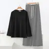 Nova Coleção Outono/Inverno 2026: Camiseta de Manga Longa com Gola Redonda e Listras Pretas e Brancas, Casual com Caimento Ajustado que Emagrece, Para o Dia a Dia e Deslocamento, Calça Reta de Pernas Largas