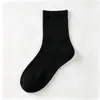Calcetines desechables para hombre, calcetines de algodón de color liso, uso diario, absorbentes de sudor, resistentes al olor, calcetines finos de verano hasta la pantorrilla, esenciales para viajar, al por mayor