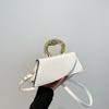 Bolso Pequeño Cuadrado de Moda con Solapa Irregular Oblicua con Patrón de Cocodrilo Diseño Estilo Occidental 2024 con Asa Dura para Hombro o Cruzado para Mujer