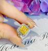Anillo de Piedra de Color Amarillo Diamante Brillante Moda Distintivo Exquisito Anillo de Dedo de Circonita Accesorios Decorativos de Alto Grado para Mujeres