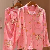 Novidade! Conjunto de Pijama de Gaze de Camada Dupla com Lapela para Mulheres - Estampa Doce de Desenho Animado Carrossel Manga Longa Calça Longa Conjunto para Casa
