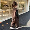 Conjunto de Otoño para Niñas 2026 Nuevo Estilo Coreano Camisa Base de Manga Larga para Niños Pequeños, Chaleco con Estampado de Leopardo Conjunto de Tres Piezas Moderno
