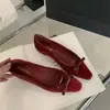 Sapatos Femininos Mary Jane de Salto Baixo Estilo Novo Primavera e Outono Sapatos de Trabalho com Solado Macio Sapatos de Salto Único Estilo Francês Sapatos de Salto Único Estilo Pequena Fragrância para Mulheres