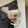 Bolso cruzado minimalista de cuero suave con correa de cadena a la moda, nuevo bolso de hombro casual para la primavera de 2026, bolso de mujer moderno y elegante