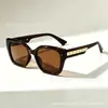 Decoración de rombos de fila completa borde grueso ensanchado diseño de ojo de gato ligeramente puntiagudo tallado estilo nicho montura grande gafas de sol protección solar
