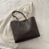 Bolsa de Grande Capacidade para Mulheres 2026 Primavera Novo Estilo Bolsa de Ombro Simples Popular Este Ano para Trabalho e Deslocamento Bolsa Tote de Cor Sólida