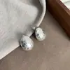 Pendientes Artesanales con Textura Martillada en Forma de Huevo para Mujer Accesorios de Lujo Accesible Europeos y Americanos Diseño de Nicho Pendientes de Plata con Aguja Retro de Gama Alta Pendientes