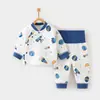 Conjunto de Bebê Estilo Outono/Inverno Recém-Nascido Classe A Três Camadas Quente Duas Peças Pijama de Cintura Alta Levemente Aberto para Bebê Roupas de Casa