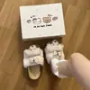 Pantuflas de Peluche Rizadas y Esponjosas Estilo Coreano para Mujer, Ropa de Casa Otoño/Invierno, Exteriores Antideslizantes, Suela Suave, de una Sola Tira, estilo Joven